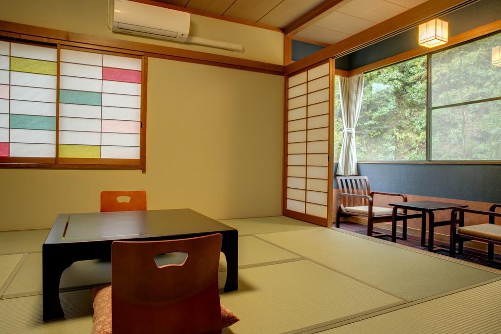 Yugawara-Onsen Komachikan Exterior foto